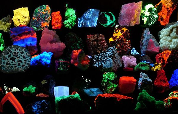 Fluorescent-minerals.jpg