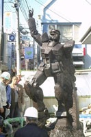  Gimages Gundam Statue