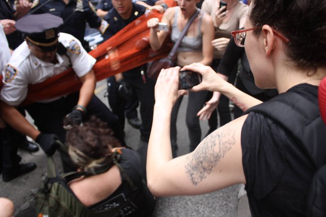Videos show police brutality at Occupy Wall Street protests – Boing ...
