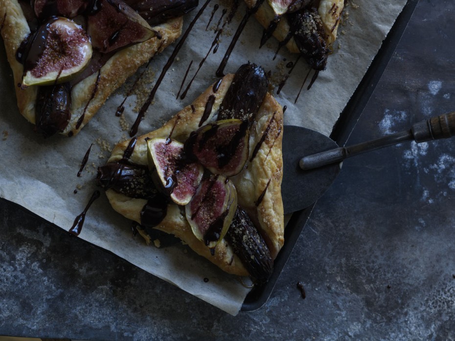 Fig and date tart