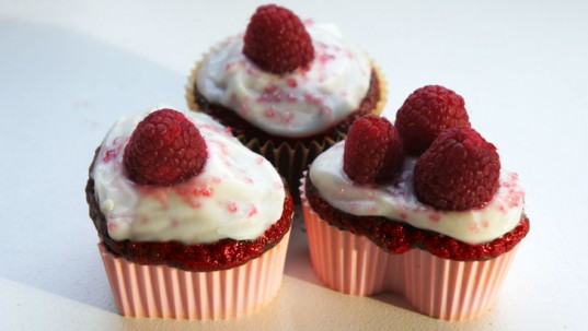 Vegan-Red-Velvet-Cupcakes-537x303