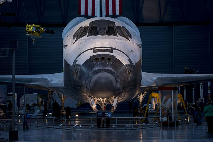 Shuttle-Discovery-front