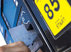 CR102K11-Paying_at_the_Pump