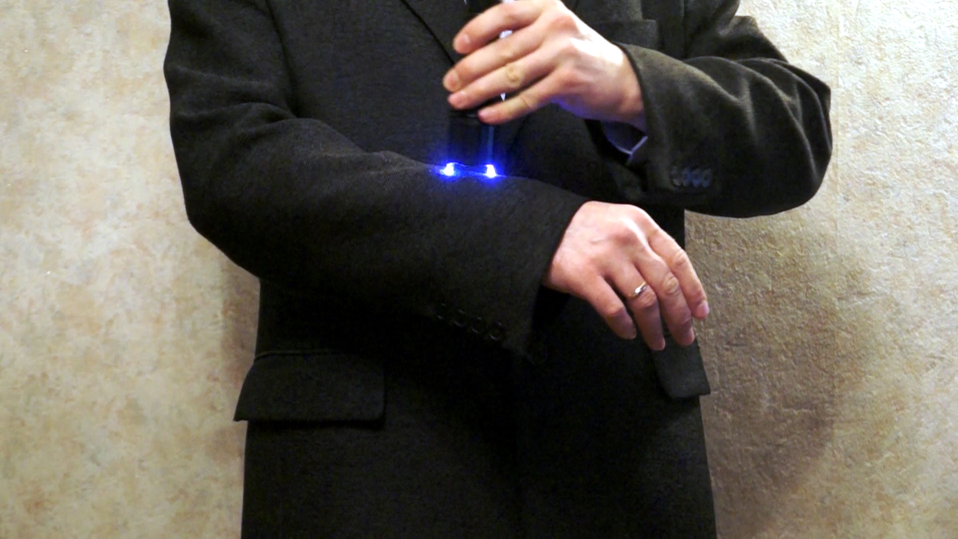 Make taserproof clothing with carbonfiber linings Boing Boing