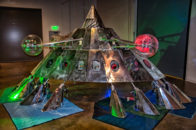 return-of-the-mothership_custom-11b28298b7ac66e51821568c45f76863360cc0bb-s40-c85