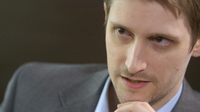 Edward-Snowden-Interview-011