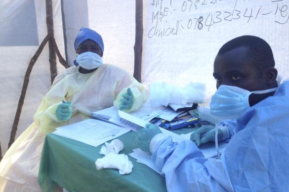 Government health workers are seen during the administration of blood tests for the Ebola virus in Kenema, Sierra Leone June 25, 2014. REUTERS/Umaru Fofana