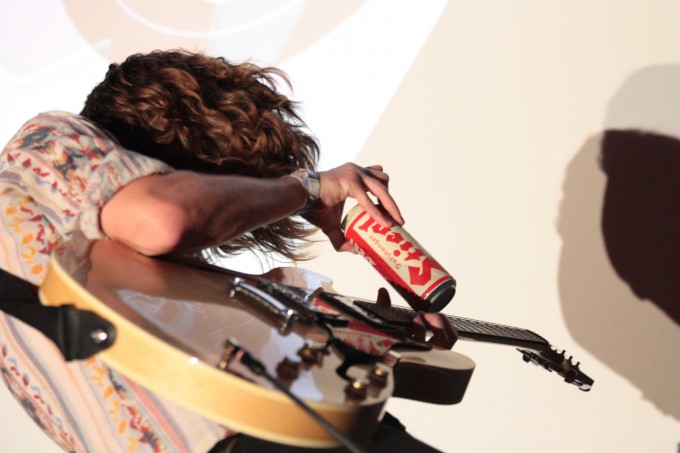 A Steigl becomes a guitar slide.