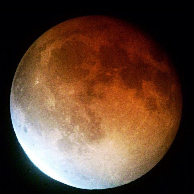 Blood moon during the total lunar eclipse in April 2014. Dominic Milan / NASA.