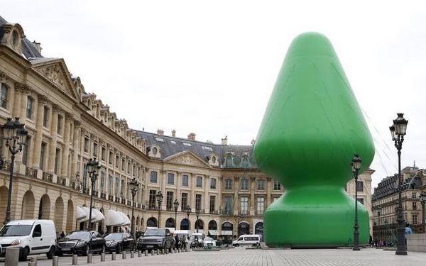 Giant Green Butt Plug Looks Suspiciously Like A Christmas Tree Boing 