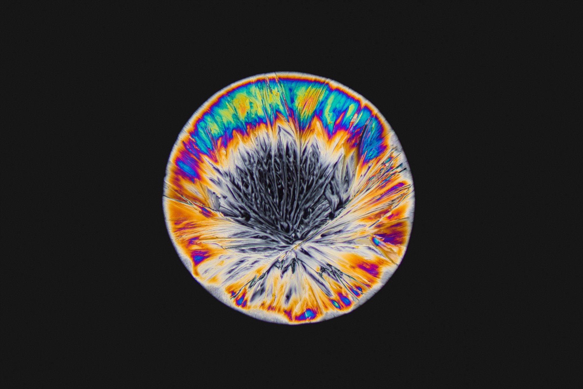 MDMA Crystals ∅ Cross polarisation microscope with 200x enlargement.