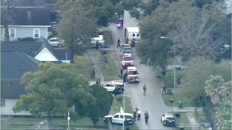 Houston: Mass Shooting Reported, 5+ Officers Shot, Suspect 'down ...