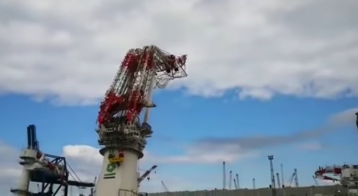 Giant Crane Collapses - Boing Boing