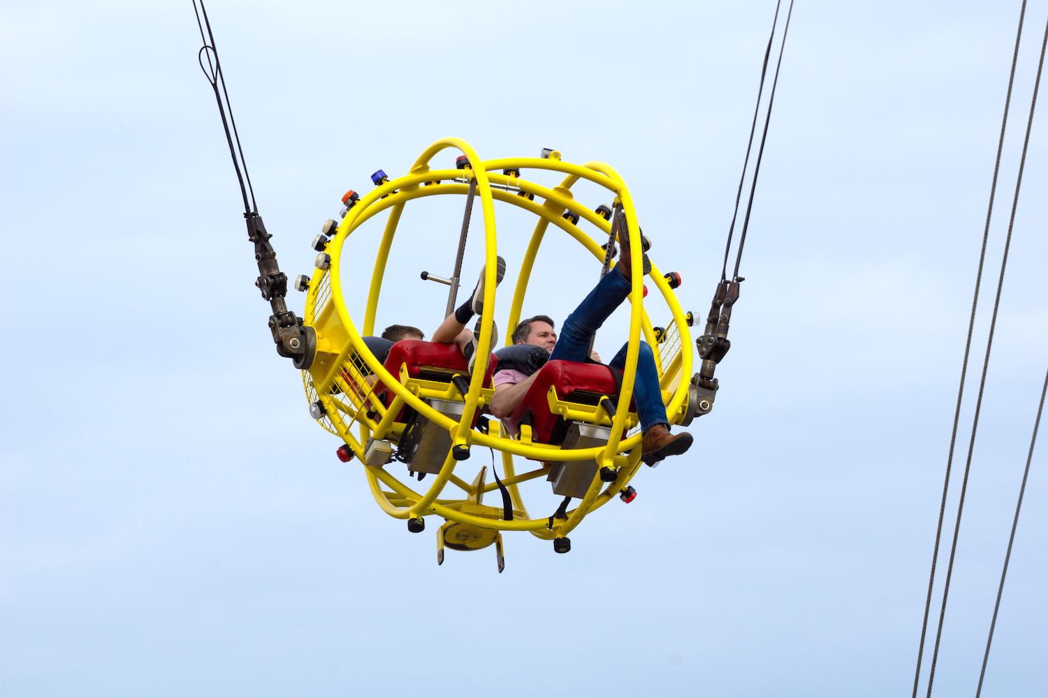 London "slingshot Ride" Turns Into A Nightmare For Two Teens When One ...