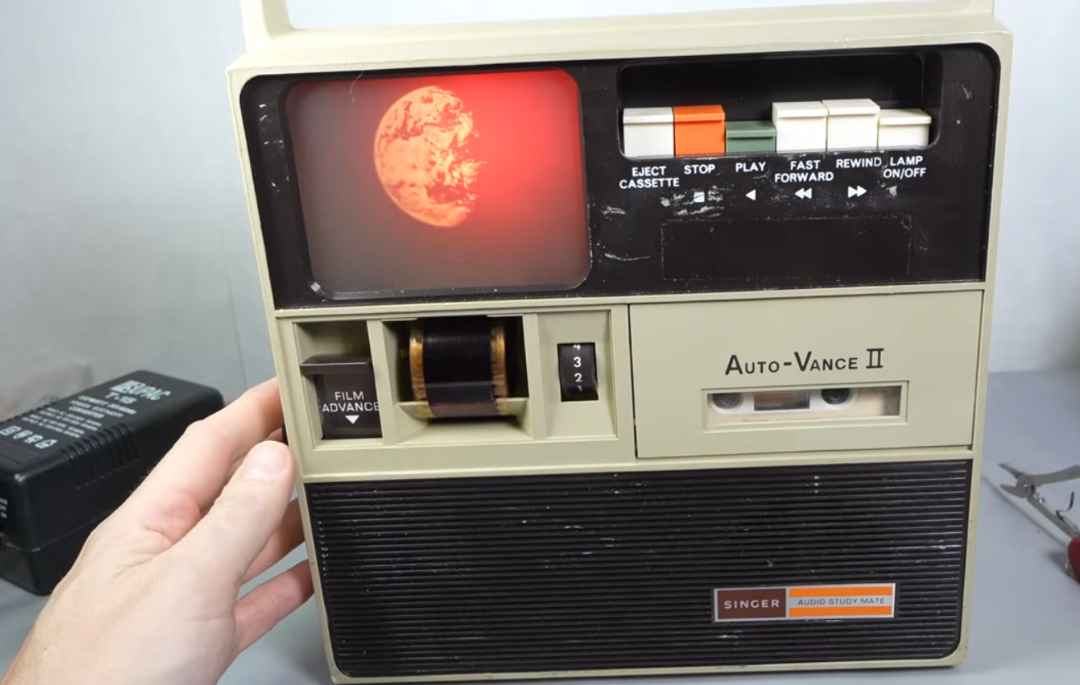 Singer's Audio Study Mate was a 1970s multimedia machine