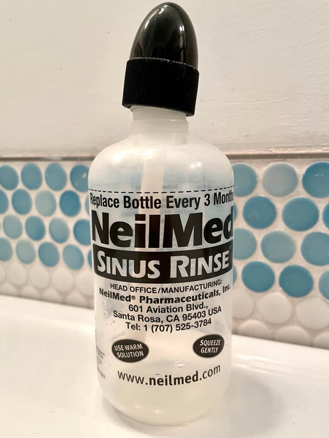 Nasal irrigation squeeze bottle